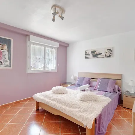Type F4 Hébergement de vacances Maurens (Gers)